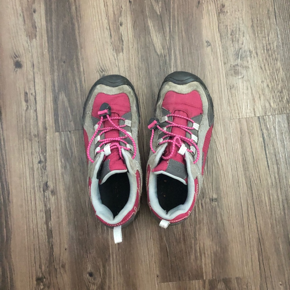 Gently used Keen hiking shoes - Picture 1 of 5